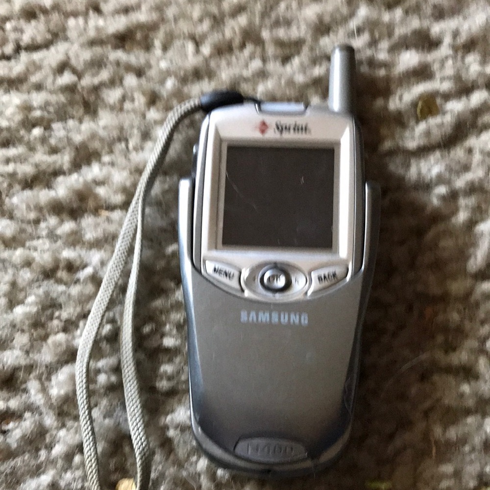 Flip cellphone